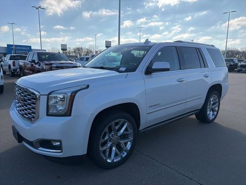 Used 2020 GMC Yukon Denali w/ Denali Premium Package image 7
