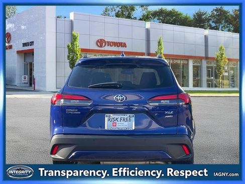Used 2023 Toyota Corolla Cross XLE image 7