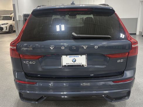 Used 2024 Volvo XC60 B5 Plus AWD/4WD image 9
