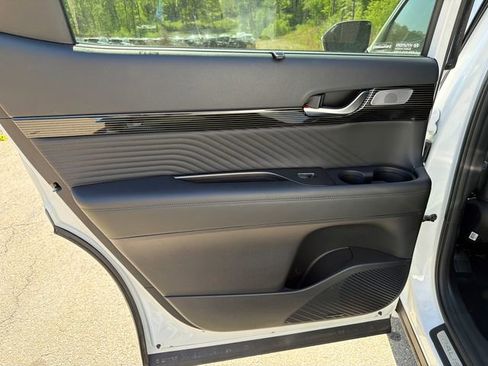 Used 2024 Hyundai Palisade Calligraphy image 24