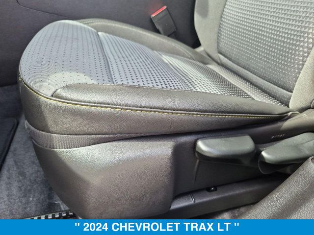 Used 2024 Chevrolet Trax LT w/ Driver Confidence Package FWD image 14