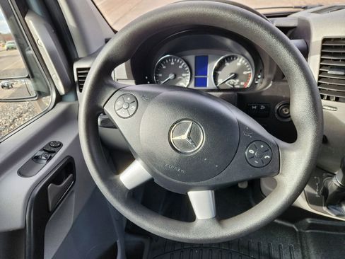 Used 2017 Mercedes-Benz Sprinter 2500 image 28
