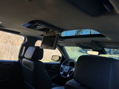 Used 2020 GMC Yukon XL Denali w/ Denali Premium Package image 34