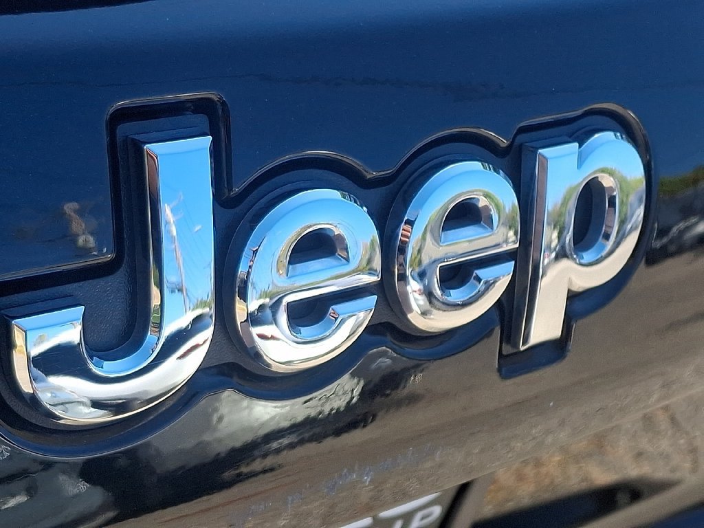 Used 2024 Jeep Compass Latitude AWD/4WD image 27