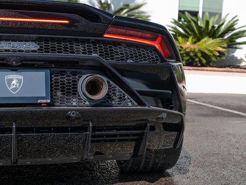 Used 2024 Lamborghini Huracan EVO image 29
