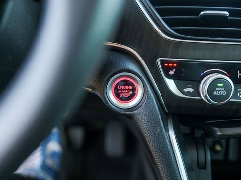 Used 2018 Honda Accord EX image 18