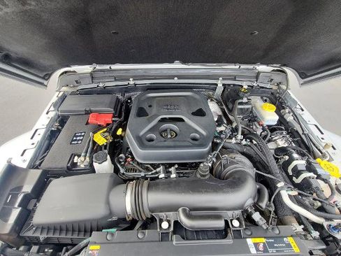 Used 2024 Jeep Wrangler Unlimited Sahara image 28