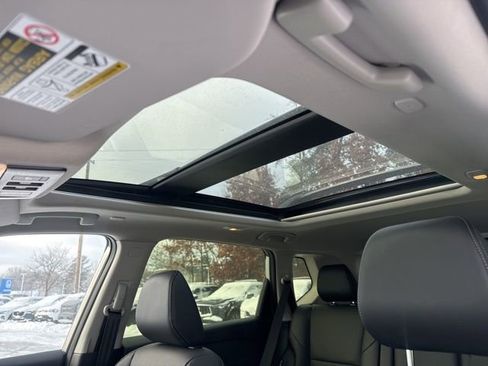 Used 2025 Nissan Rogue Platinum image 7