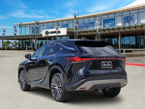 Used 2024 Lexus RX 350 w/ Kick Sensor & Tow Package image 4