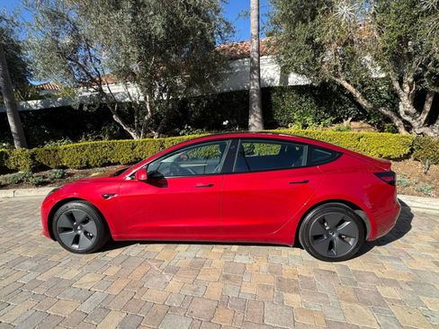 Used 2022 Tesla Model 3 Standard Range image 6