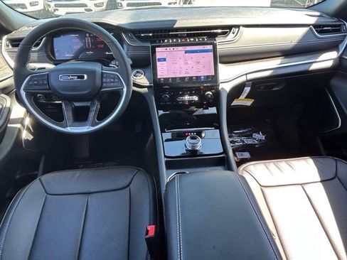 New 2025 Jeep Grand Cherokee Limited w/ Luxury Tech Group II image 40