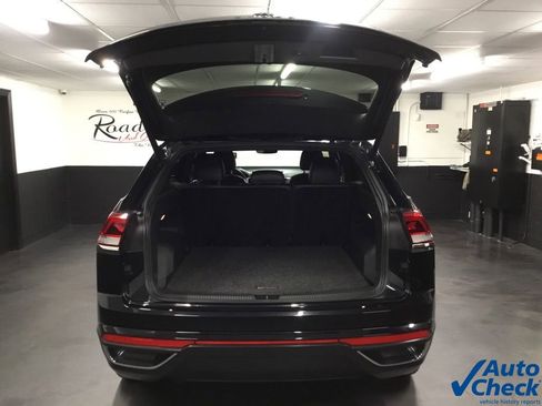 Used 2021 Volkswagen Atlas Cross Sport SE image 12