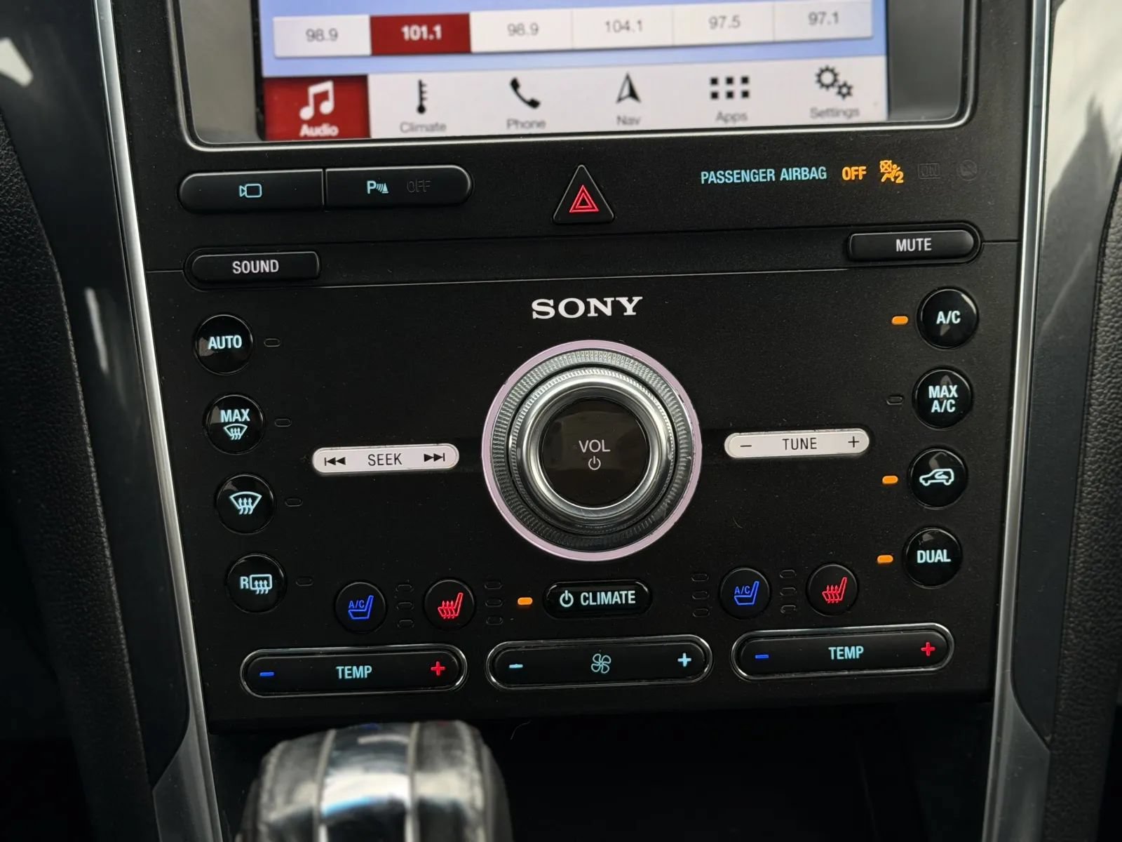 Used 2019 Ford Explorer Limited w/ Class III Trailer Tow Package FWD image 37