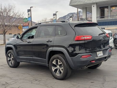 Used 2018 Jeep Cherokee Trailhawk w/ Comfort & Convenience Group image 6