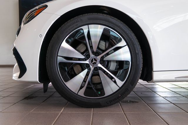 New 2026 Mercedes-Benz E 350 4MATIC Sedan image 9