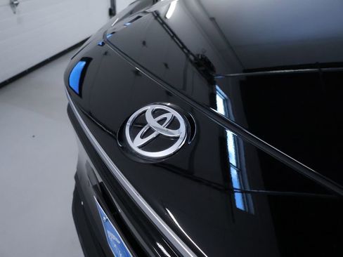 Used 2024 Toyota bZ4X XLE image 9