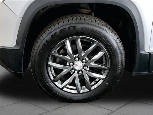 Used 2017 GMC Acadia SLT AWD/4WD image 11