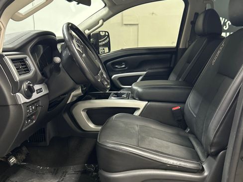 Used 2018 Nissan Titan PRO-4X AWD/4WD image 8