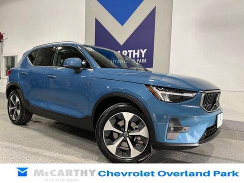 Used 2025 Volvo XC40 B5 Plus AWD/4WD image 1