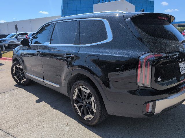 Used 2025 Kia Telluride EX w/ EX Captain's Chair Package FWD image 4