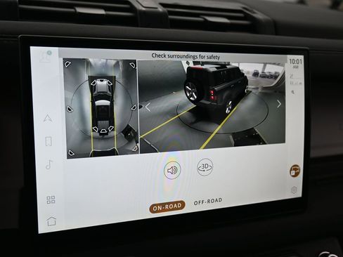 Used 2025 Land Rover Defender 110 S image 29