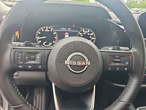 Used 2025 Nissan Pathfinder SV AWD/4WD image 19