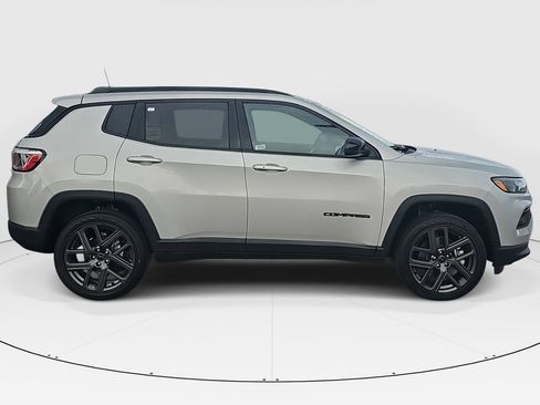 New 2026 Jeep Compass Latitude image 2