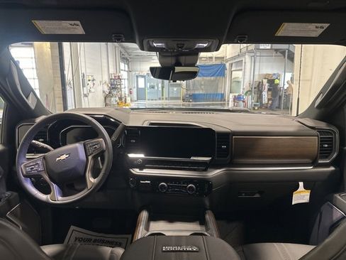 Used 2024 Chevrolet Silverado 3500 High Country w/ Technology Package image 16