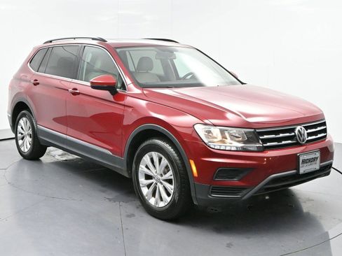 Used 2018 Volkswagen Tiguan SE w/ Panoramic Sunroof Package FWD image 2