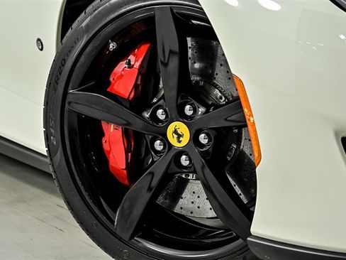 Used 2019 Ferrari Portofino RWD image 3