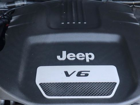 Used 2015 Jeep Wrangler Unlimited Sahara w/ Connectivity Group AWD/4WD image 37