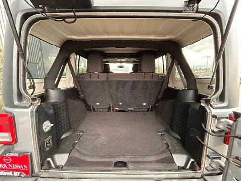 Used 2018 Jeep Wrangler Unlimited Sport S image 36