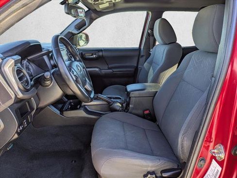 Used 2016 Toyota Tacoma TRD Off-Road image 17