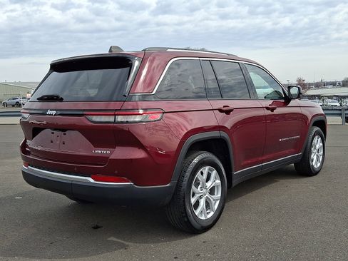 Certified 2023 Jeep Grand Cherokee Limited w/ Trailer Tow Prep Group (B) image 6