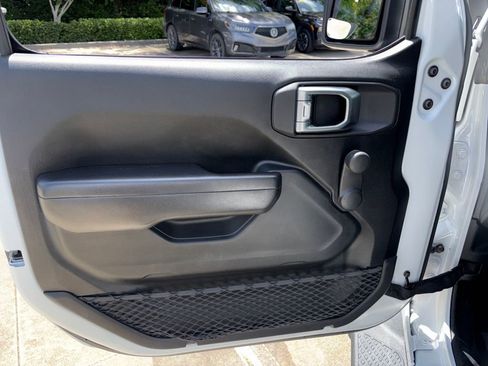Used 2020 Jeep Gladiator Sport AWD/4WD image 15