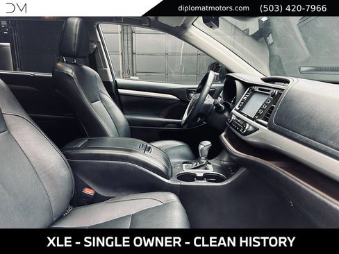 Used 2018 Toyota Highlander XLE AWD/4WD image 20