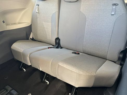 Used 2024 Toyota Sienna LE FWD image 15