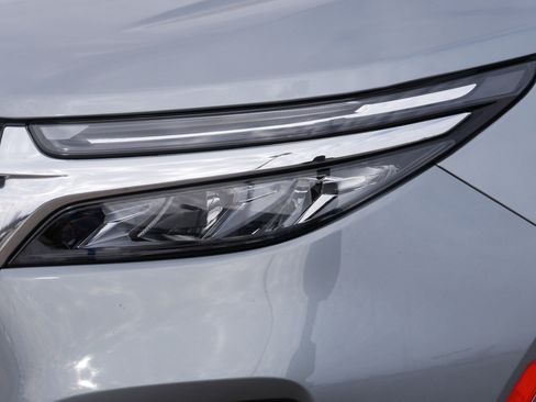 Used 2024 Chevrolet Equinox LT image 16