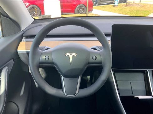 Used 2021 Tesla Model Y Long Range image 5