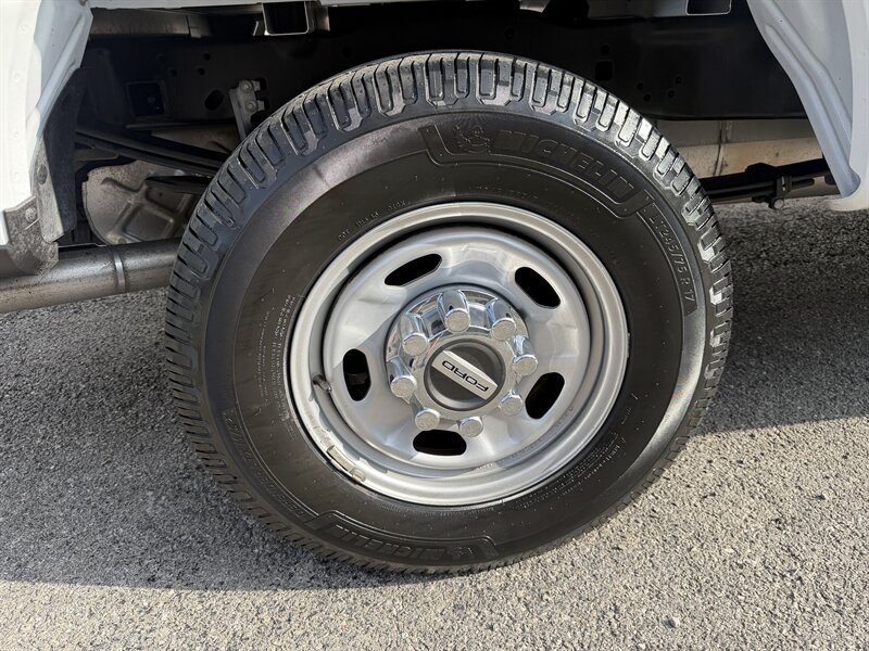 Used 2022 Ford F250 XL w/ Power Equipment Group AWD/4WD image 9