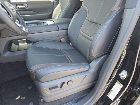 New 2025 Nissan Armada SL w/ Captain's Chari Seat Package image 31