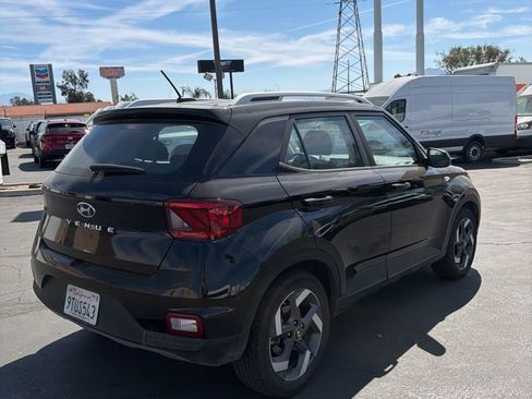 Used 2025 Hyundai Venue SEL image 6