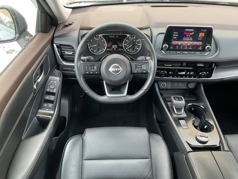 Used 2022 Nissan Rogue SV w/ SV Premium Package image 16