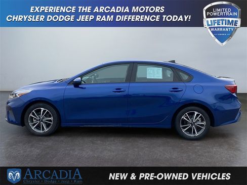 Used 2023 Kia Forte LXS image 2