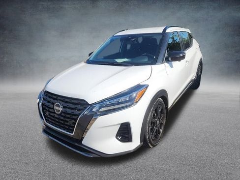 Used 2023 Nissan Kicks SR image 32