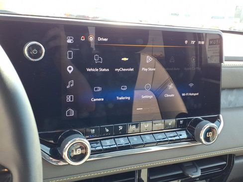Used 2025 Chevrolet Colorado ZR2 w/ Technology Package AWD/4WD image 11