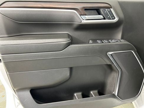 Used 2025 GMC Sierra 1500 SLT image 13
