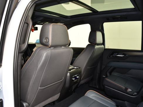 Used 2025 GMC Yukon AT4 AWD/4WD image 50
