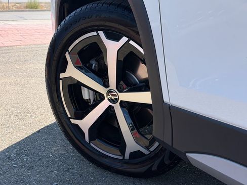 Certified 2025 Volkswagen Tiguan SE AWD/4WD image 10