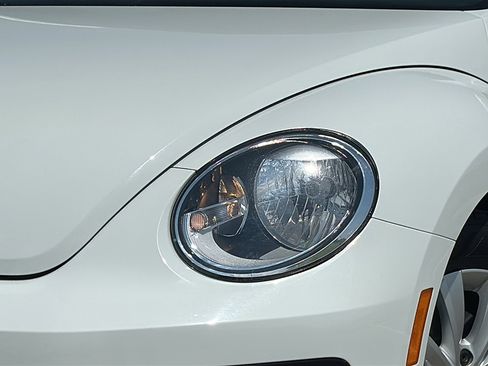 Used 2019 Volkswagen Beetle 2.0T S image 4